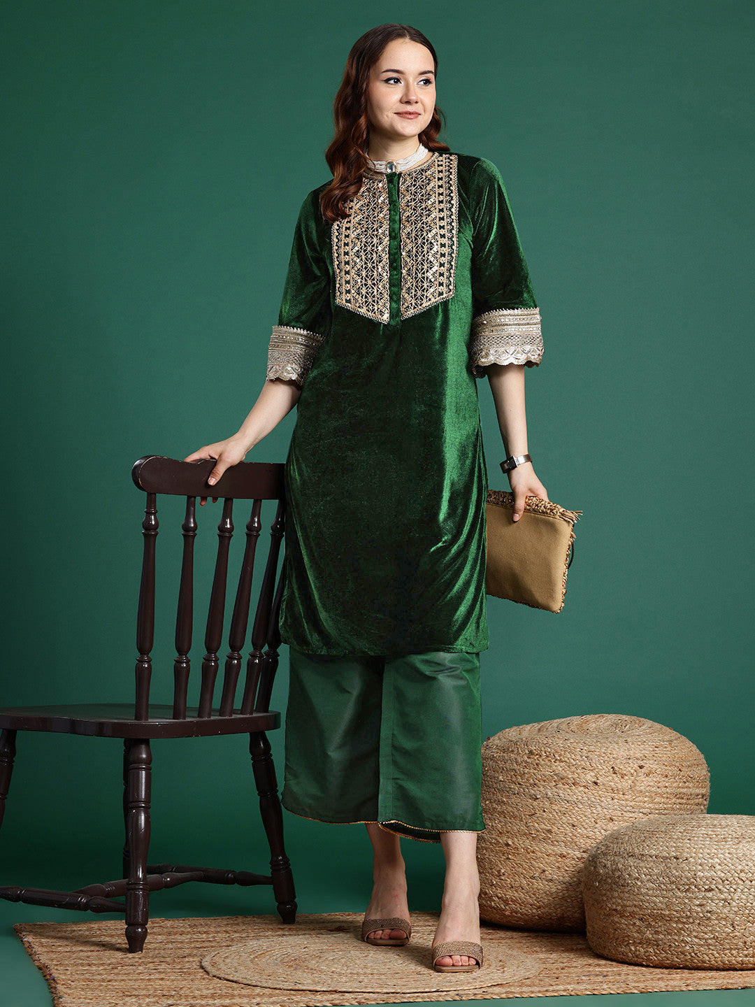 Dhiyona SN Velvet Finish Embroidered Kurta Set
