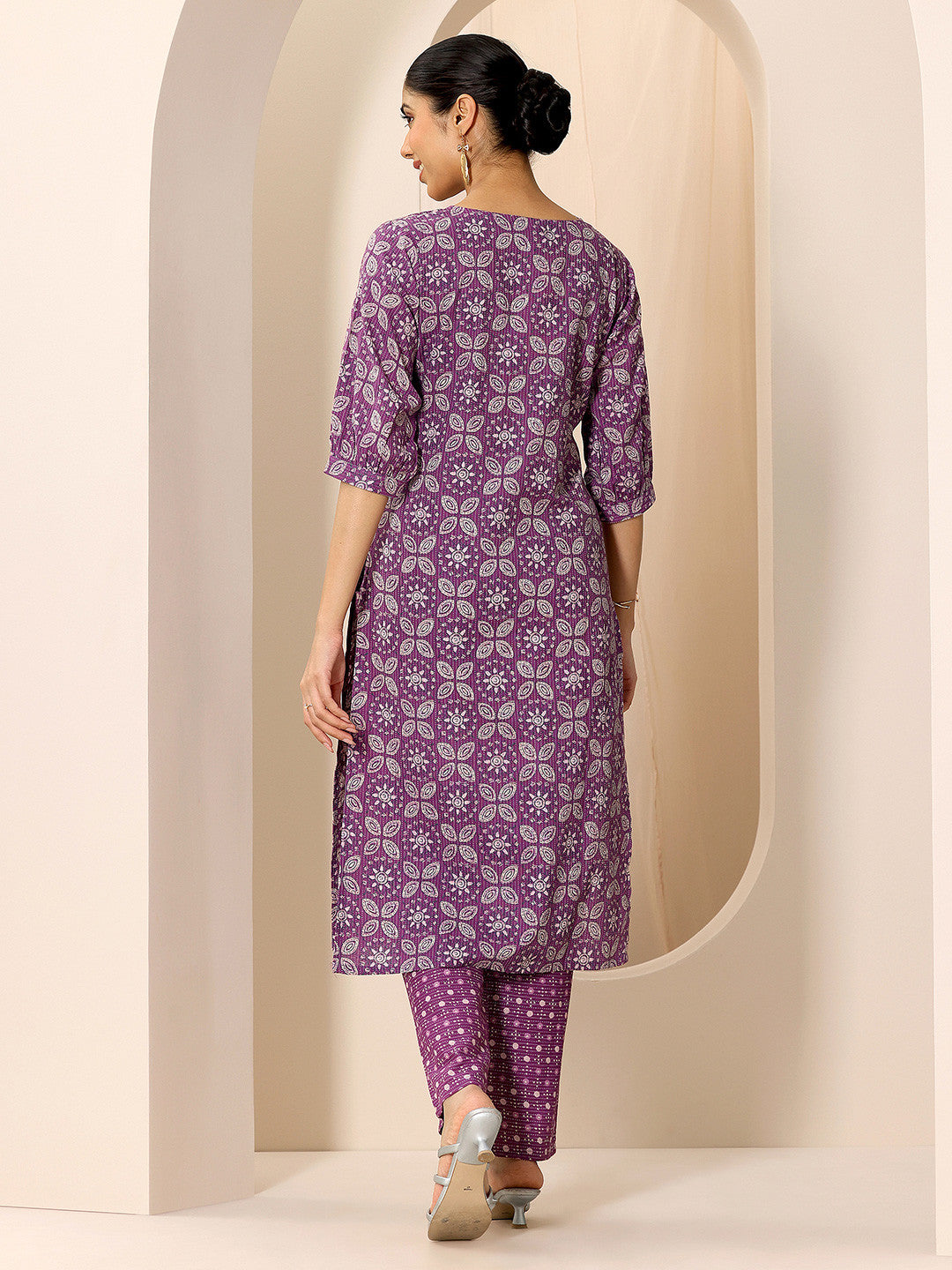 Ethnic Motifs Printed V-Neck Kurta With Trousers