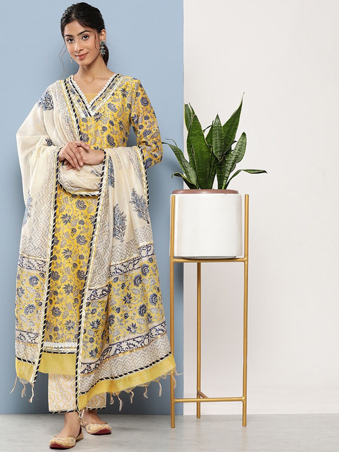 Dhiyona KL Floral Printed Regular Gotta Patti Kurta With Trousers & Dupatta