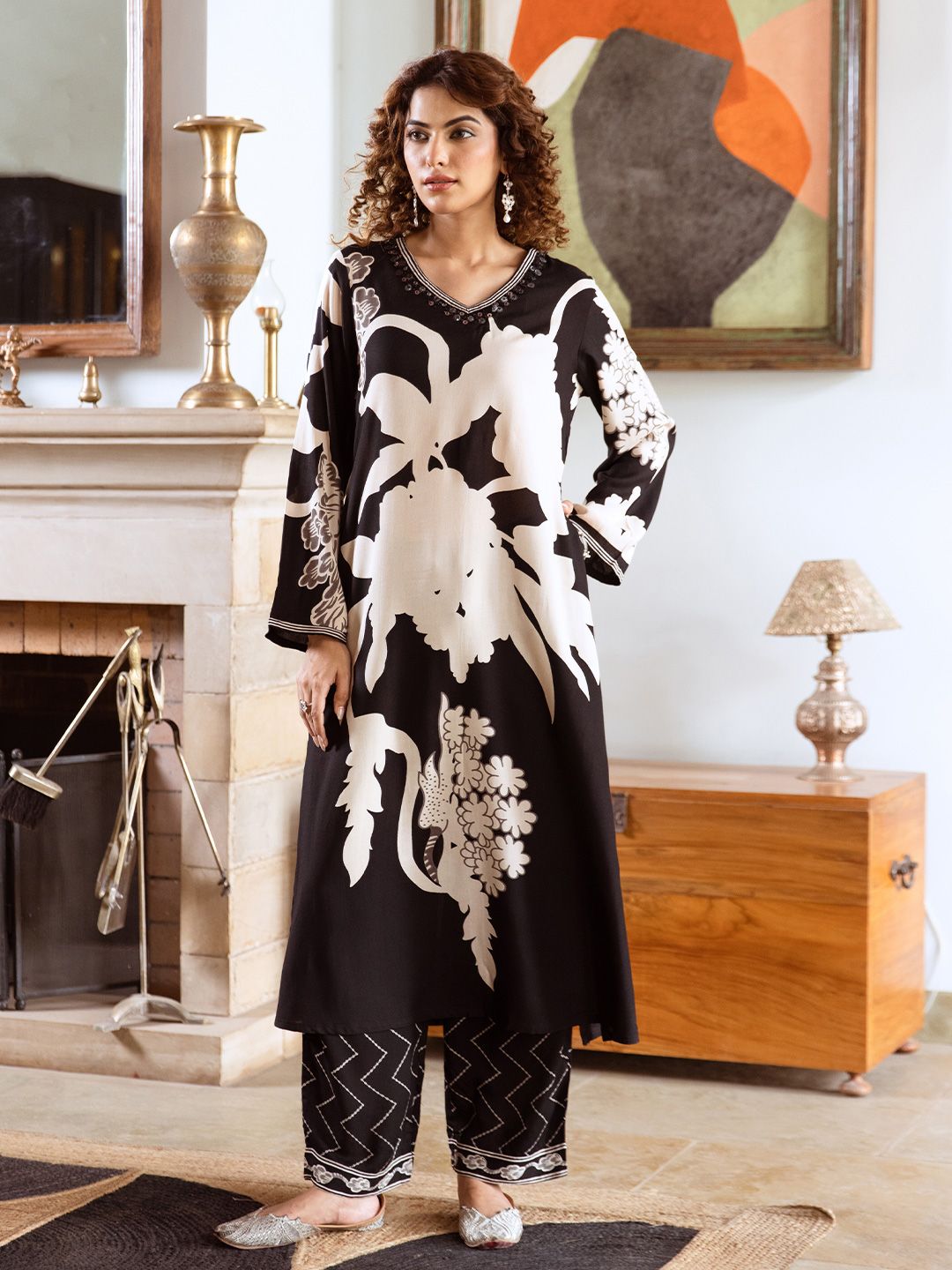 Dhiyona IS Women's Women Floral Printed Regular Thread Work Kurta with Trousers