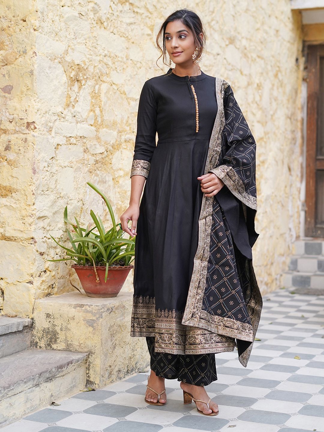 Dhiyona KL Ethnic Motifs Printed Mandrine Collar Anarkali Kurta With Trouser & Dupatta