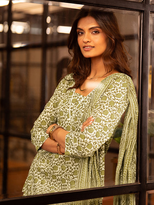 Green Floral Printed Square Neck Panelled Straight Kurta With Trouser & Dupatta