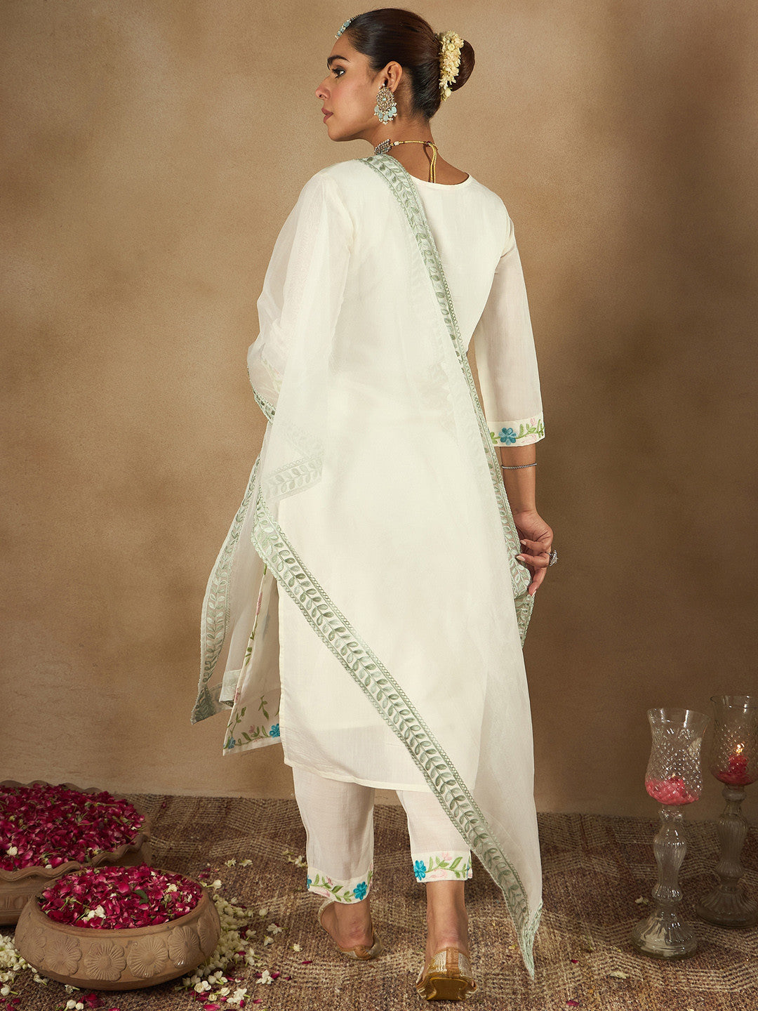 Women Floral Embroidered Regular Thread Work Kurta with Trousers & With Dupatta