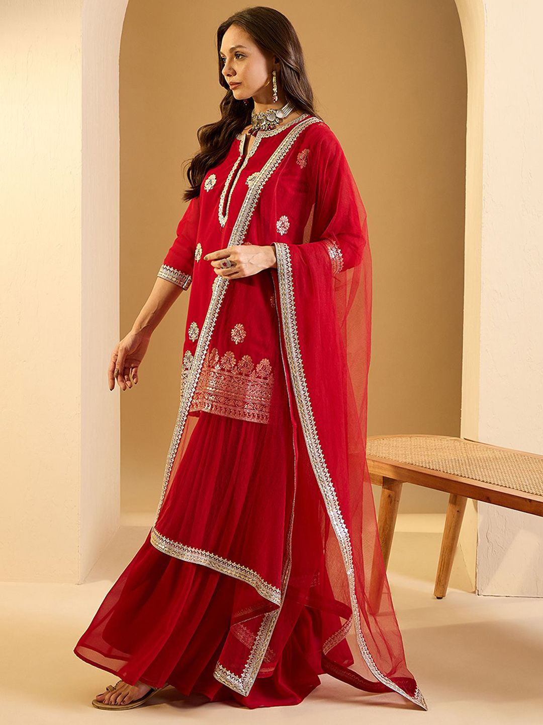 Dhiyona IN Women Floral Embroidered Regular Kurta with Sharara & With Dupatta