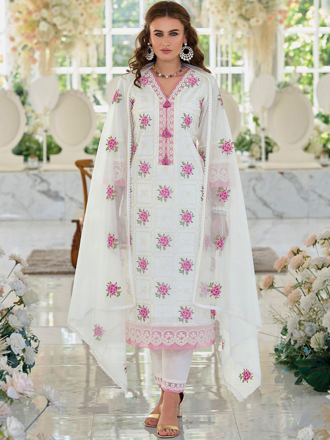 Women Floral Embroidered Regular Thread Work Pure Cotton Kurta