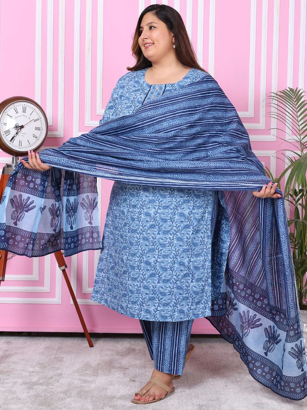 Dhiyona KL Plus Size Floral Printed Pure Cotton Straight Kurta with Palazzos & Dupatta