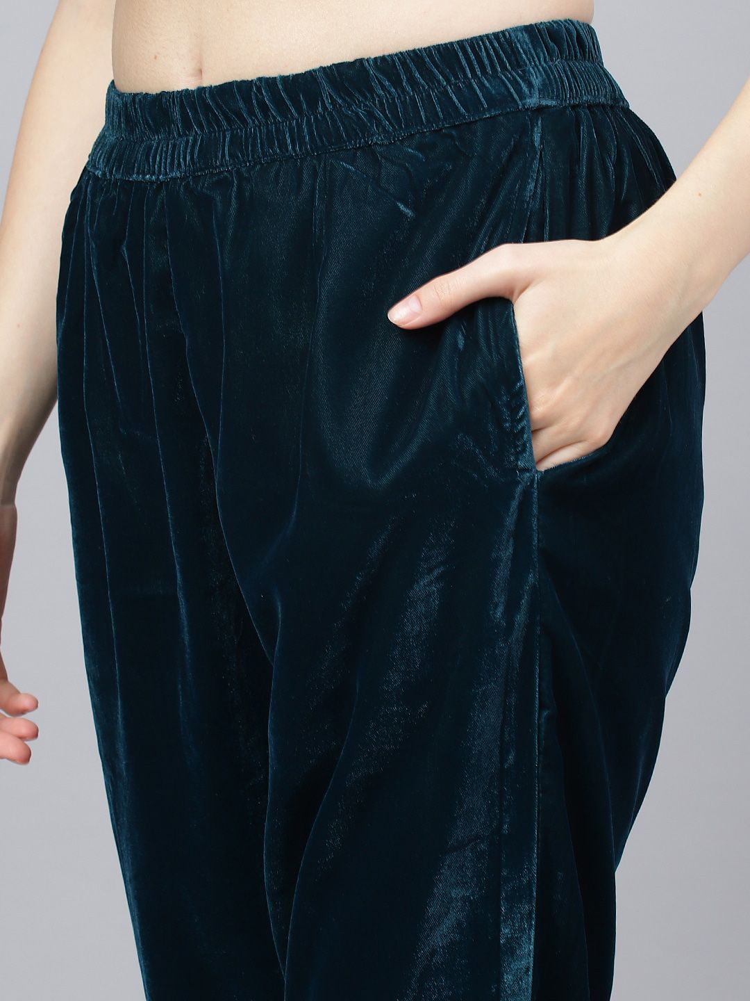 Dhiyona KL Floral Yoke Design Regular Gotta Patti Velvet Kurta With Trousers & Dupatta