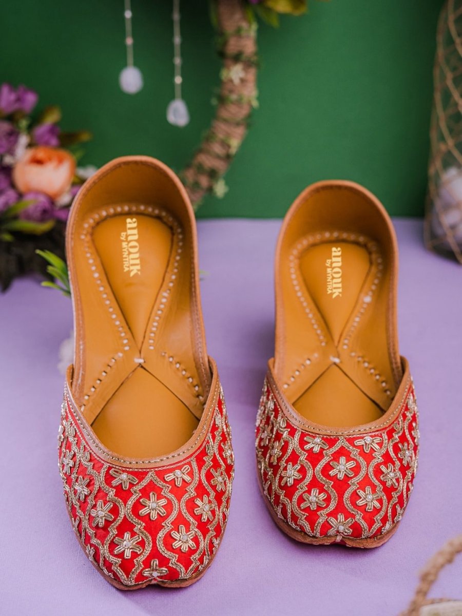 Dhiyona AK Red And Gold-Toned Embroidered Ethnic Mojaris