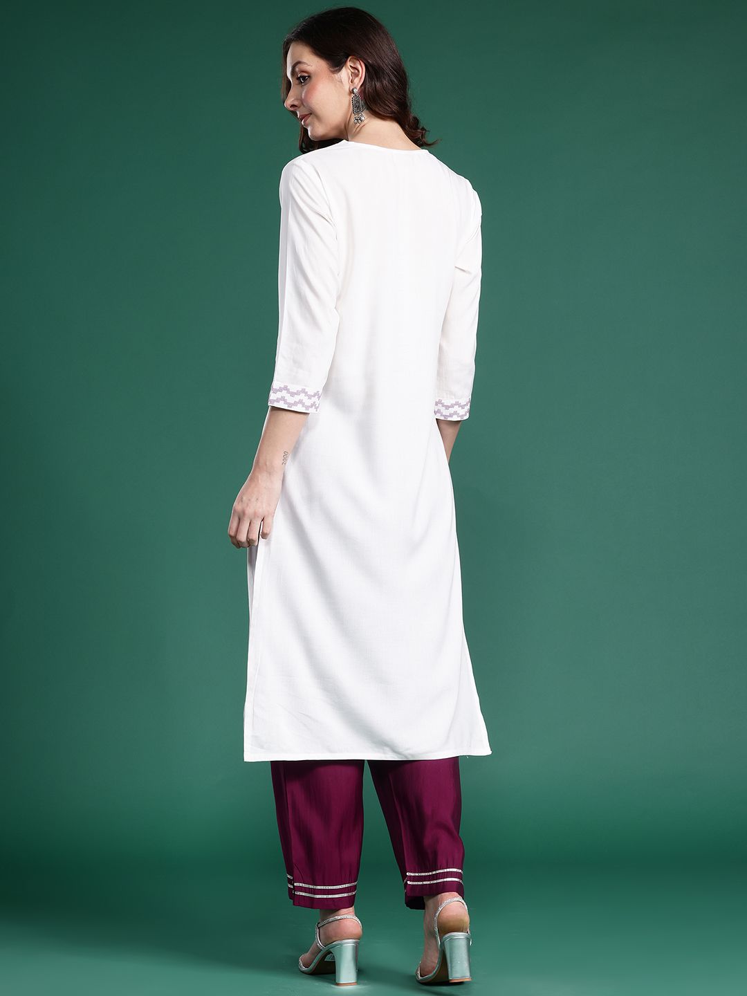 Dhiyona IE Women Floral Embroidered Thread Work Kurta
