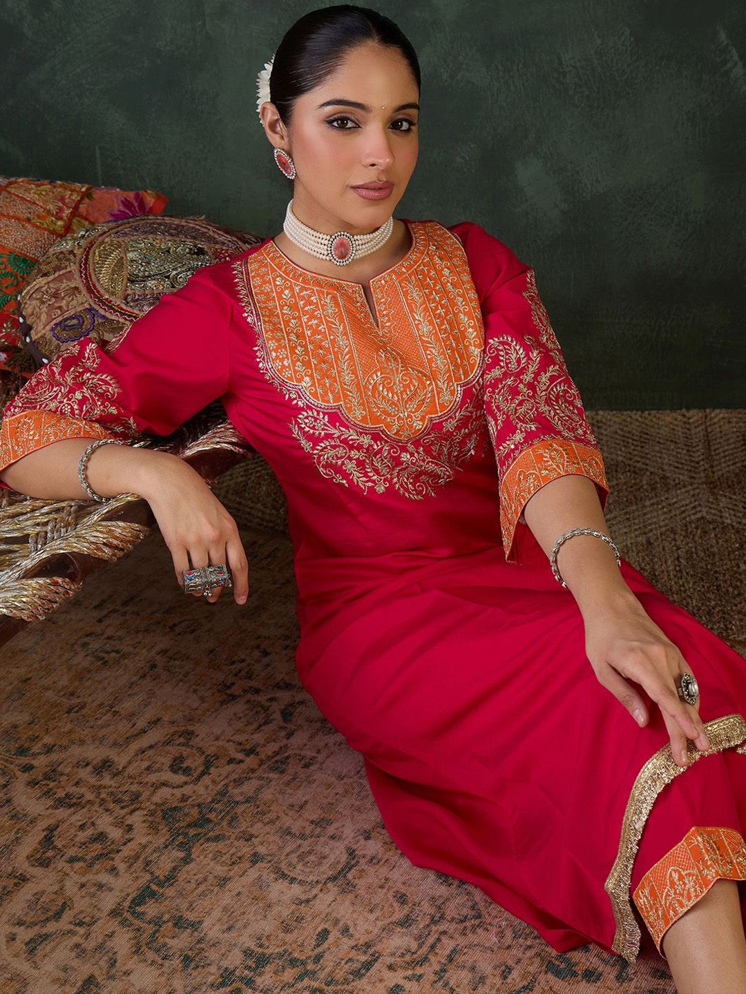 Women Floral Embroidered Kurta with Trousers