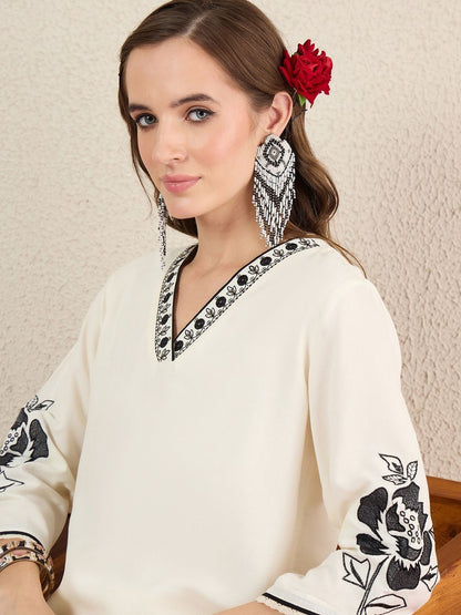 Women Floral Embroidered Kurta with Trousers