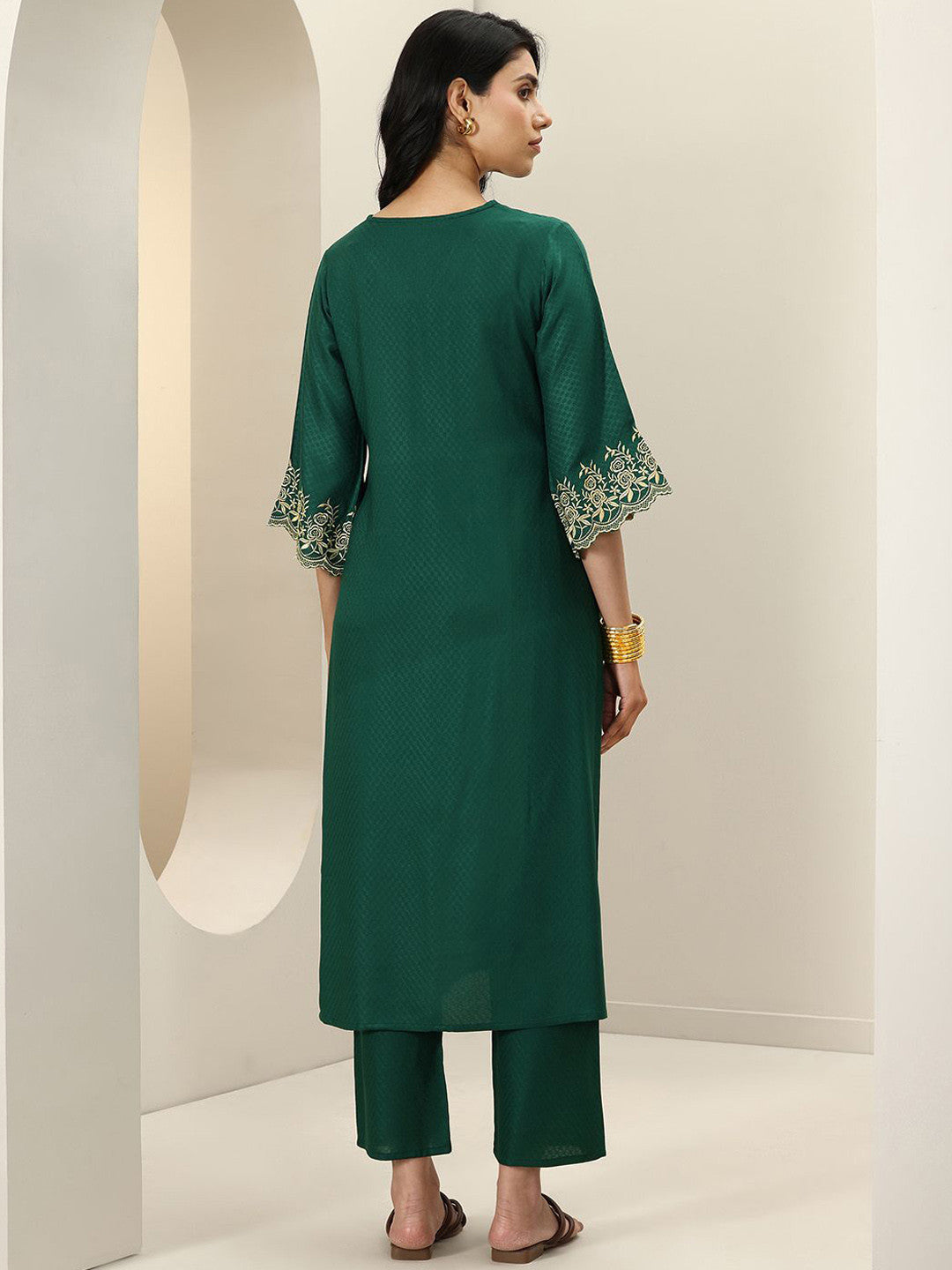 Women Floral Embroidered Regular Thread Work Kurta with Trousers