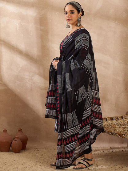 Women Printed Regular Thread Work Pure Cotton Kurta with Trousers & With Dupatta