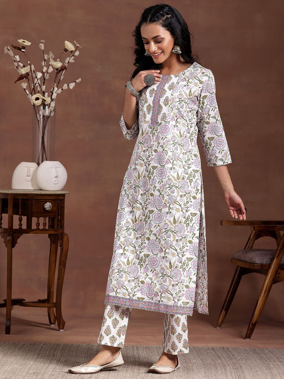 Women Floral Printed Regular Kurta with Trousers
