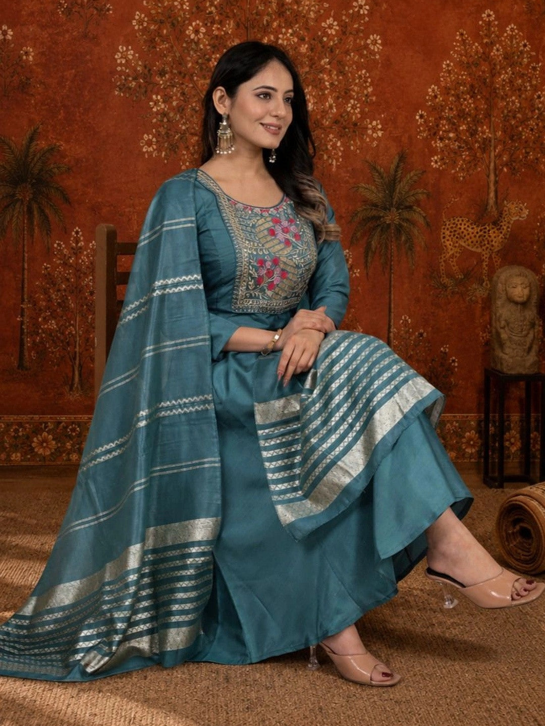 Women Floral Embroidered Regular Thread Work Kurta with Trousers & With Dupatta