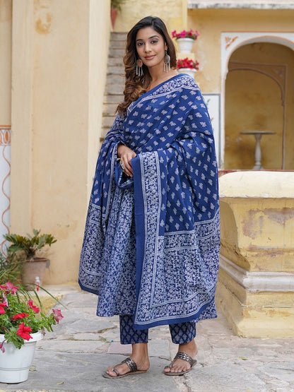 Dhiyona KL Floral Printed Gotta Patti Pure Cotton Kurta with Trousers & With Dupatta
