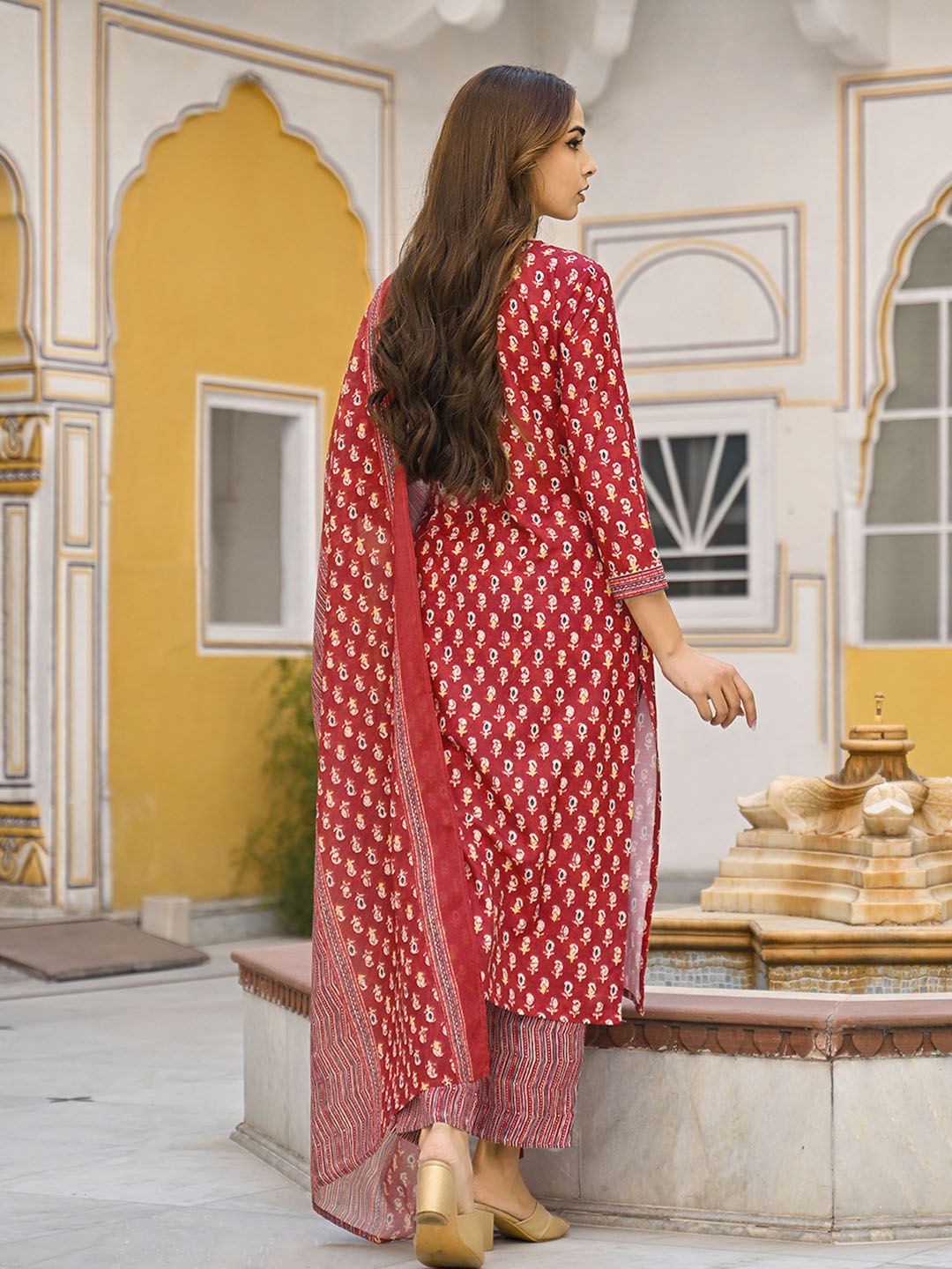 Dhiyona KL Floral Printed Straight Kurta With Trousers And Dupatta