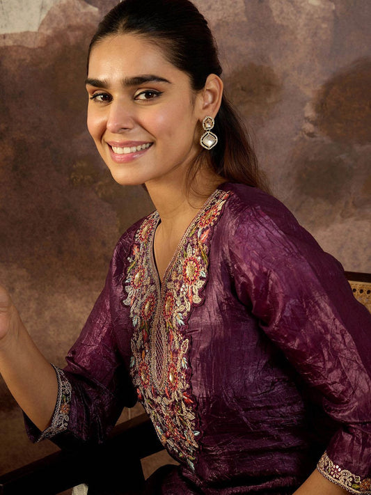 Dhiyona IE Embroidered V-Neck Top With Trousers Co-Ords