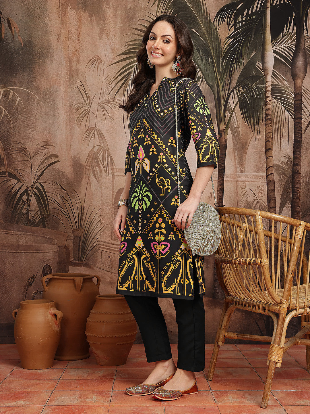 Ethnic Motifs Printed Mandarin Collar Straight Kurta with Trousers