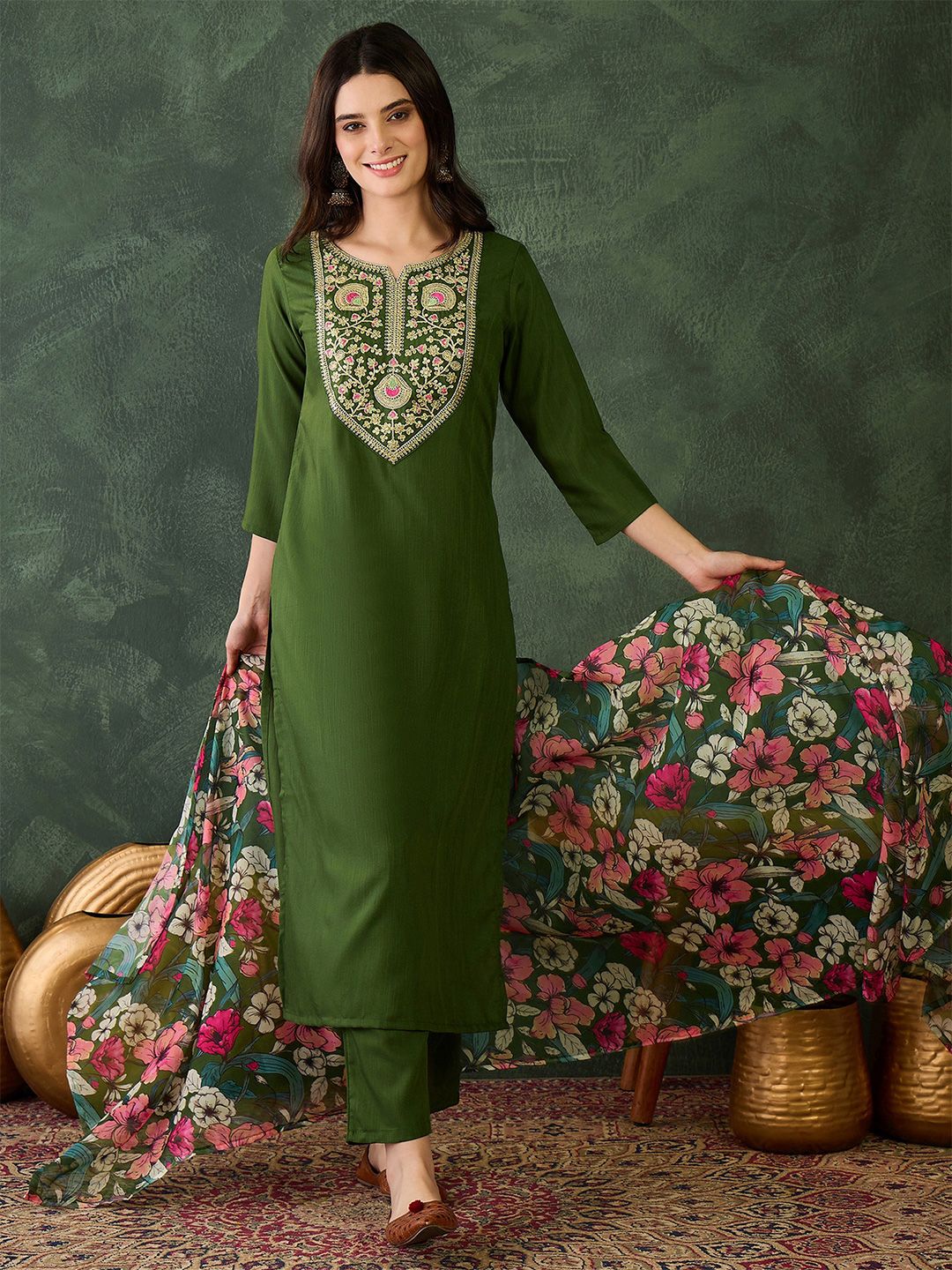 Dhiyona KL Women Floral Embroidered Regular Chikankari Kurta with Trousers & With Dupatta