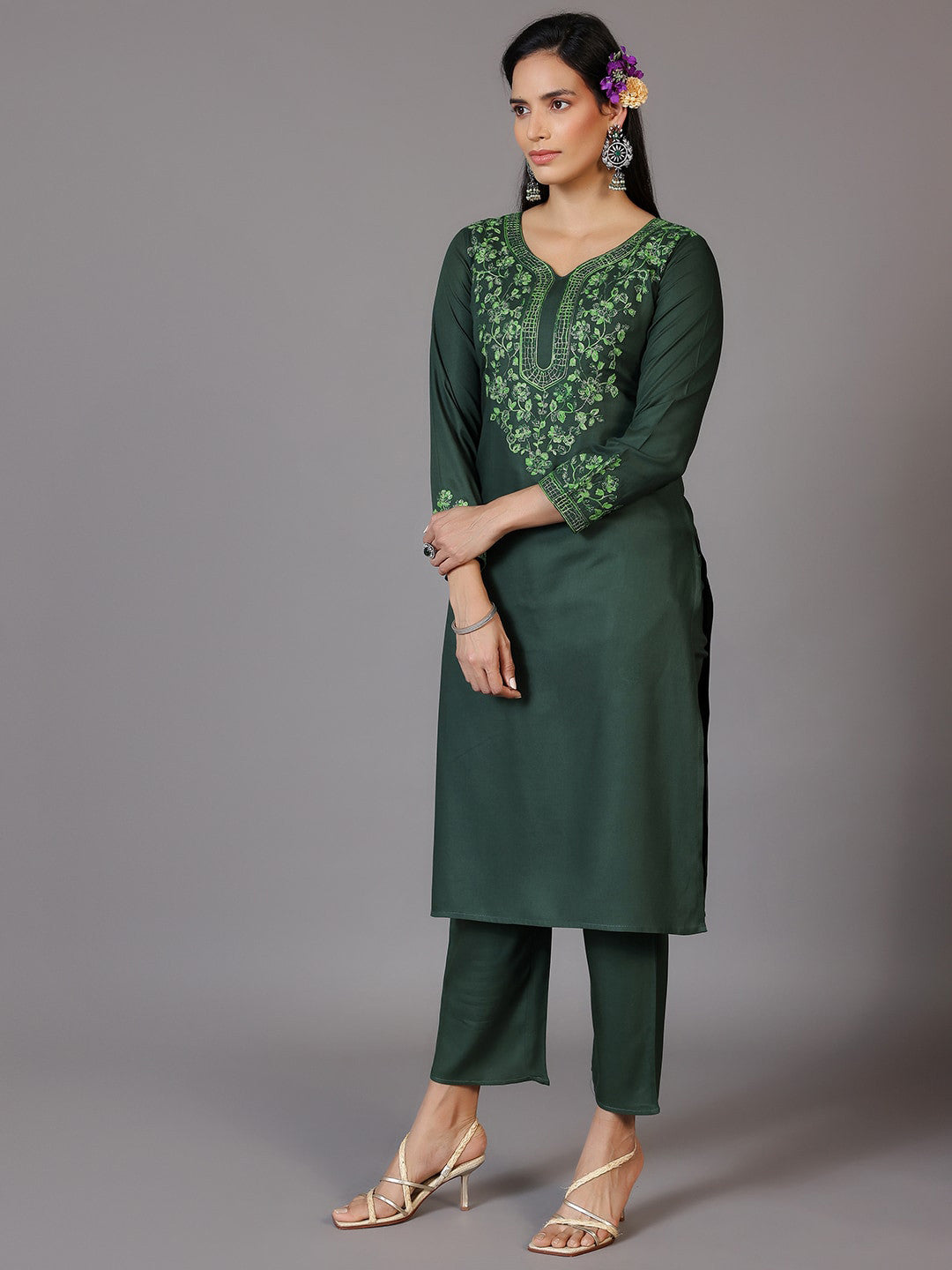 Floral Yoke Design Regular Thread Work Kurta with Trousers