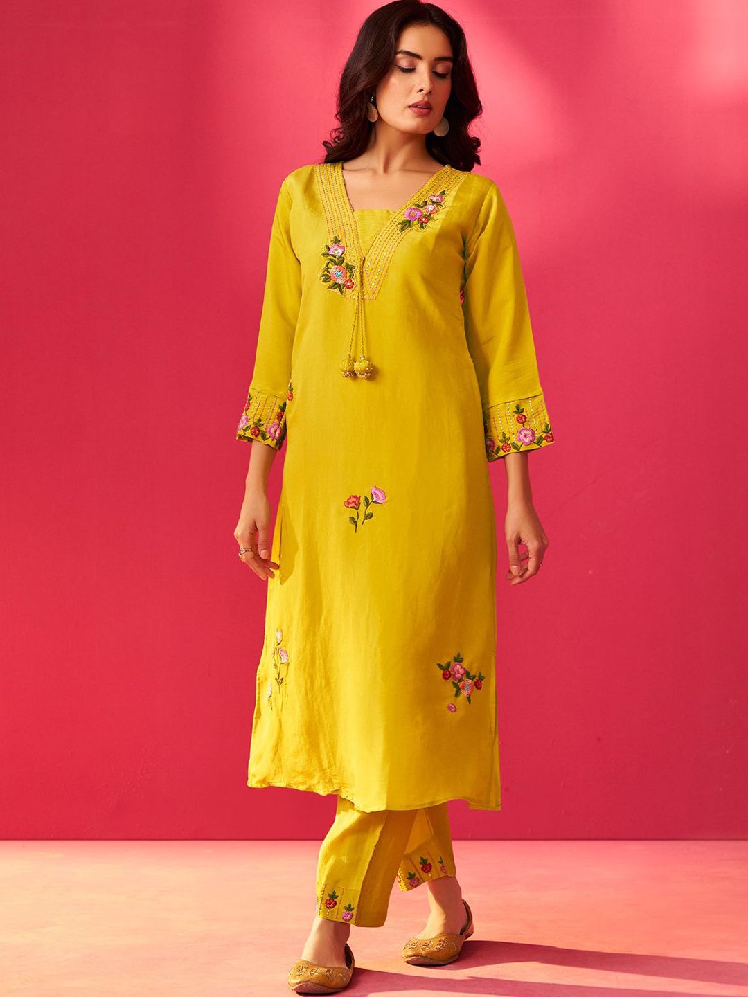 Dhiyona IE Embroidered V-Neck Tunic With Trousers
