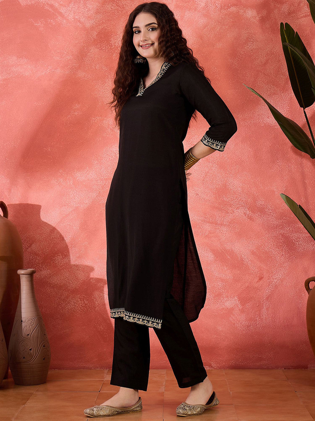 Women Floral Embroidered Kurta with Trousers
