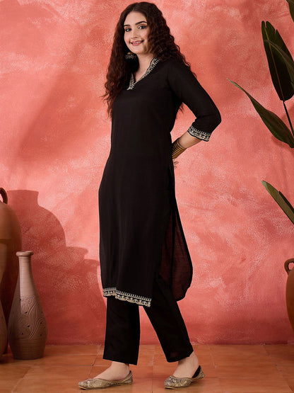 Women Floral Embroidered Kurta with Trousers