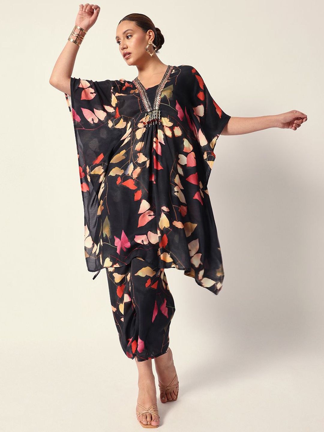 Dhiyona IS Women's Floral Printed Square Neck Sequinned Kaftan Kurta With Trousers