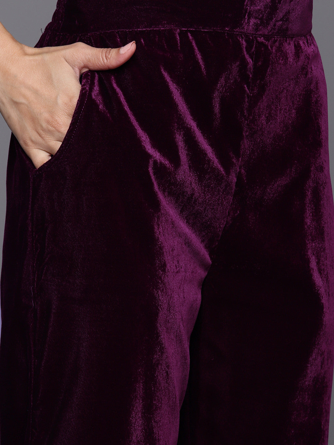 Women Floral Embroidered Regular Sequinned Velvet Kurta with Trousers & With Dupatta