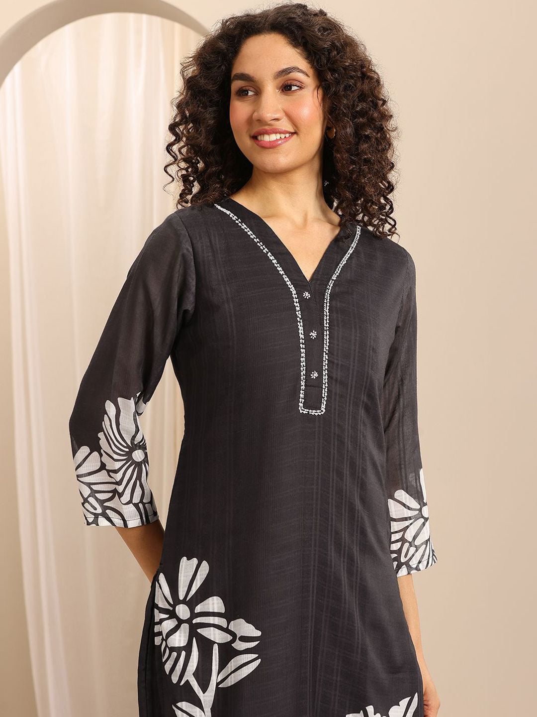 Floral Printed V-Neck Thread Work Straight Kurta With Trousers & Dupatta