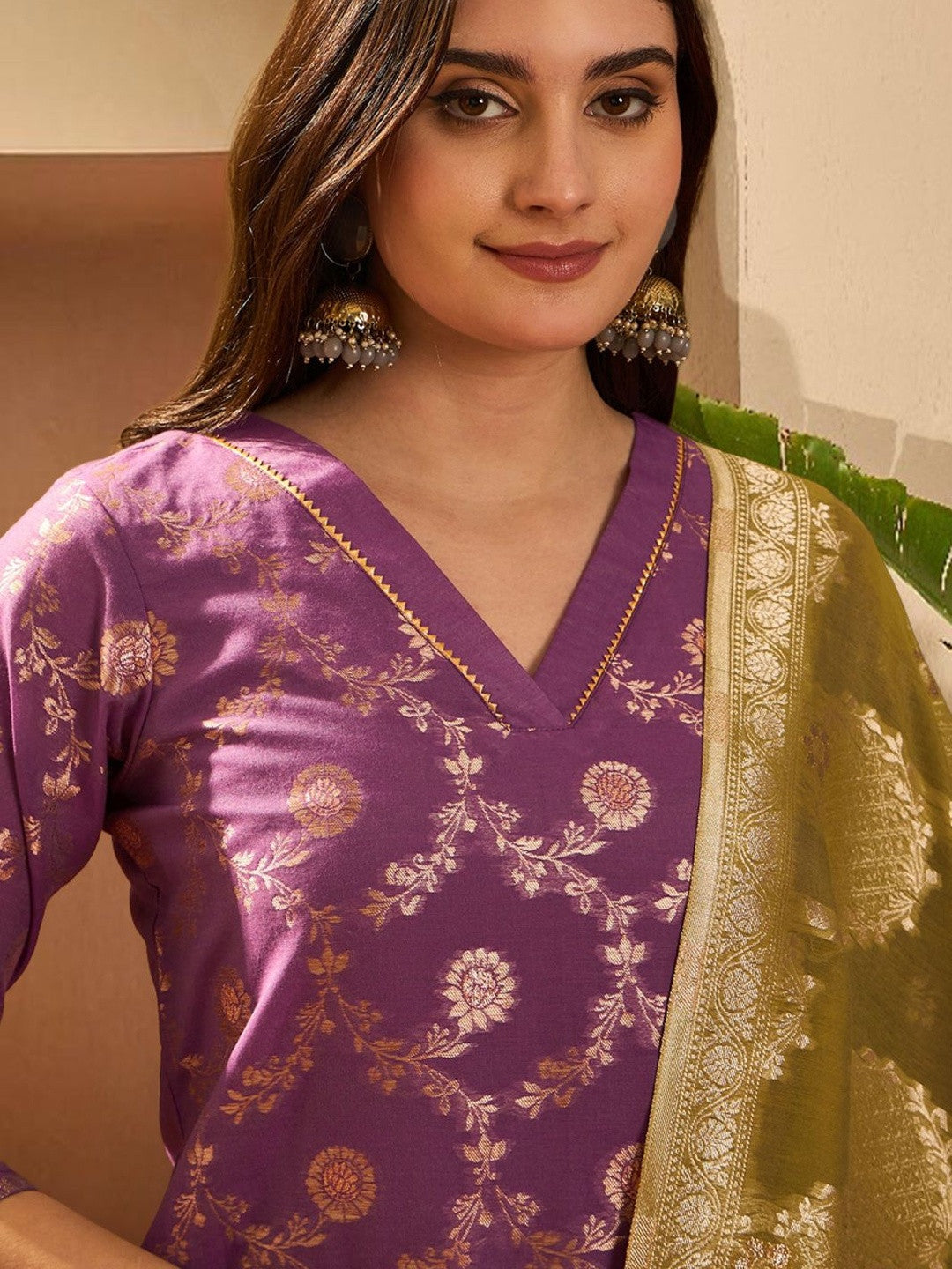 Women Festive Floral Gotta Patti Kurta Set With Trousers & Organza Dupatta