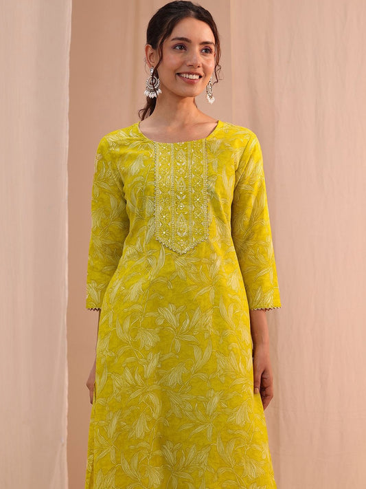 Women Floral Printed Regular Thread Work Kurta with Trousers & With Dupatta