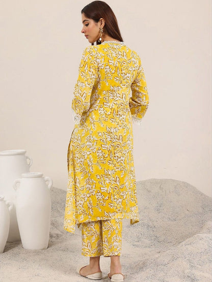 Women Floral Printed Regular Kurta with Trousers