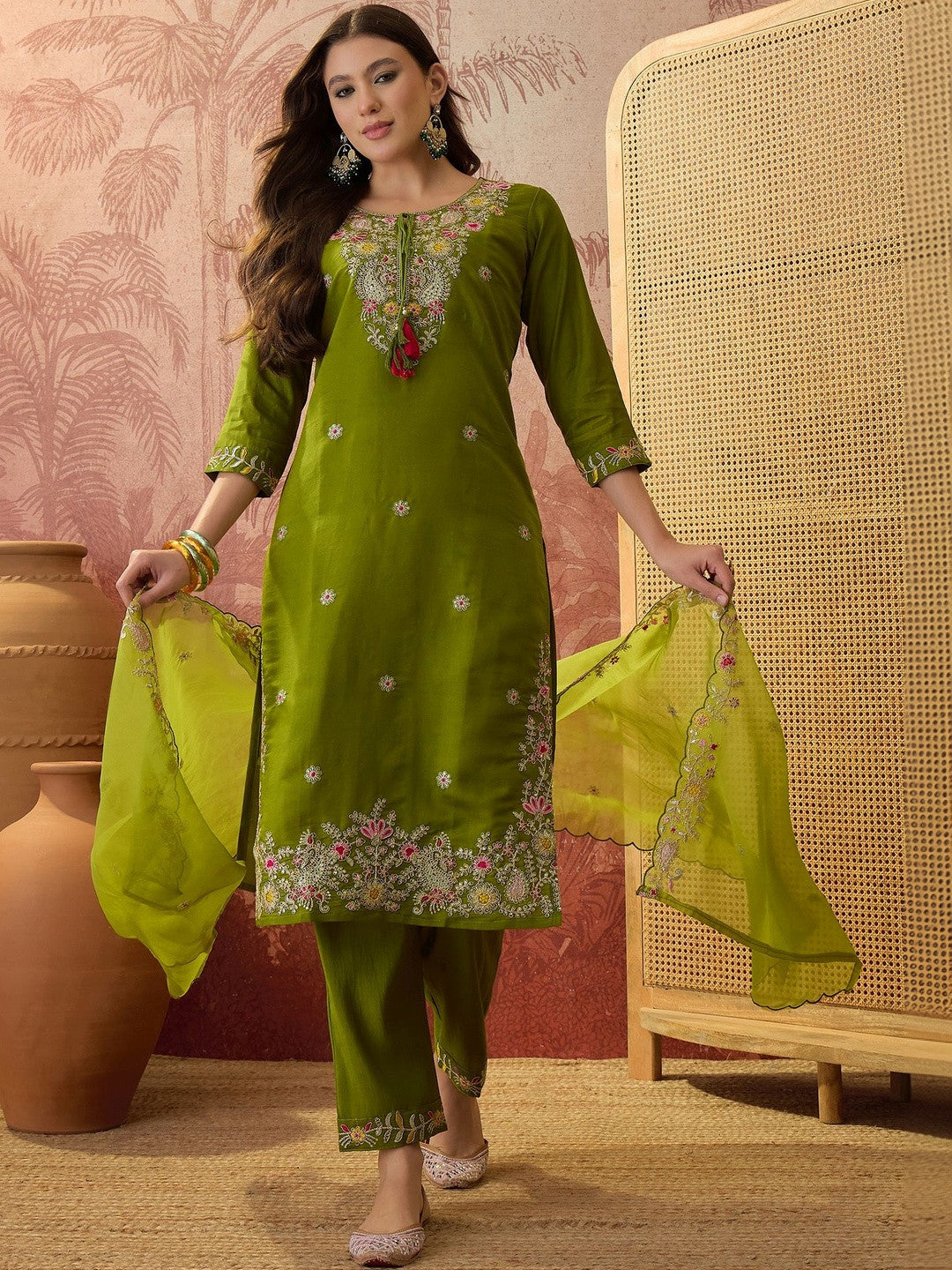 Dhiyona SN Embroidered Round Neck Kurta & Trousers Kurta Set