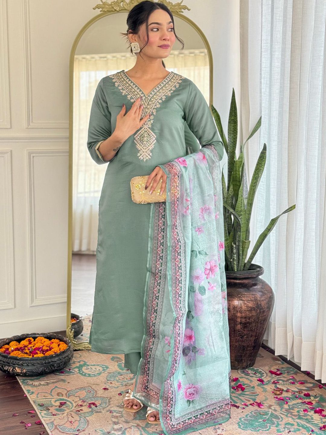 Dhiyona KL Yoke Design V-Neck Straight Kurta With Trousers And Dupatta