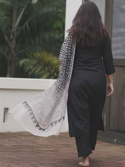 Dhiyona KL Women Ethnic Motifs Regular Kurta with Palazzos & With Dupatta