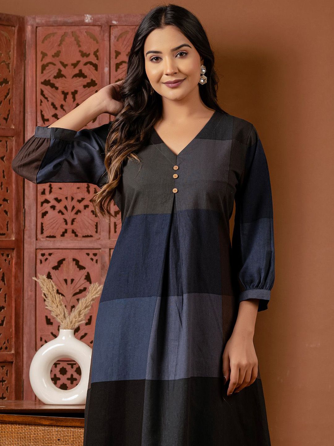 Dhiyona IE Colourblocked V-Neck A-Line Kurta With Trousers