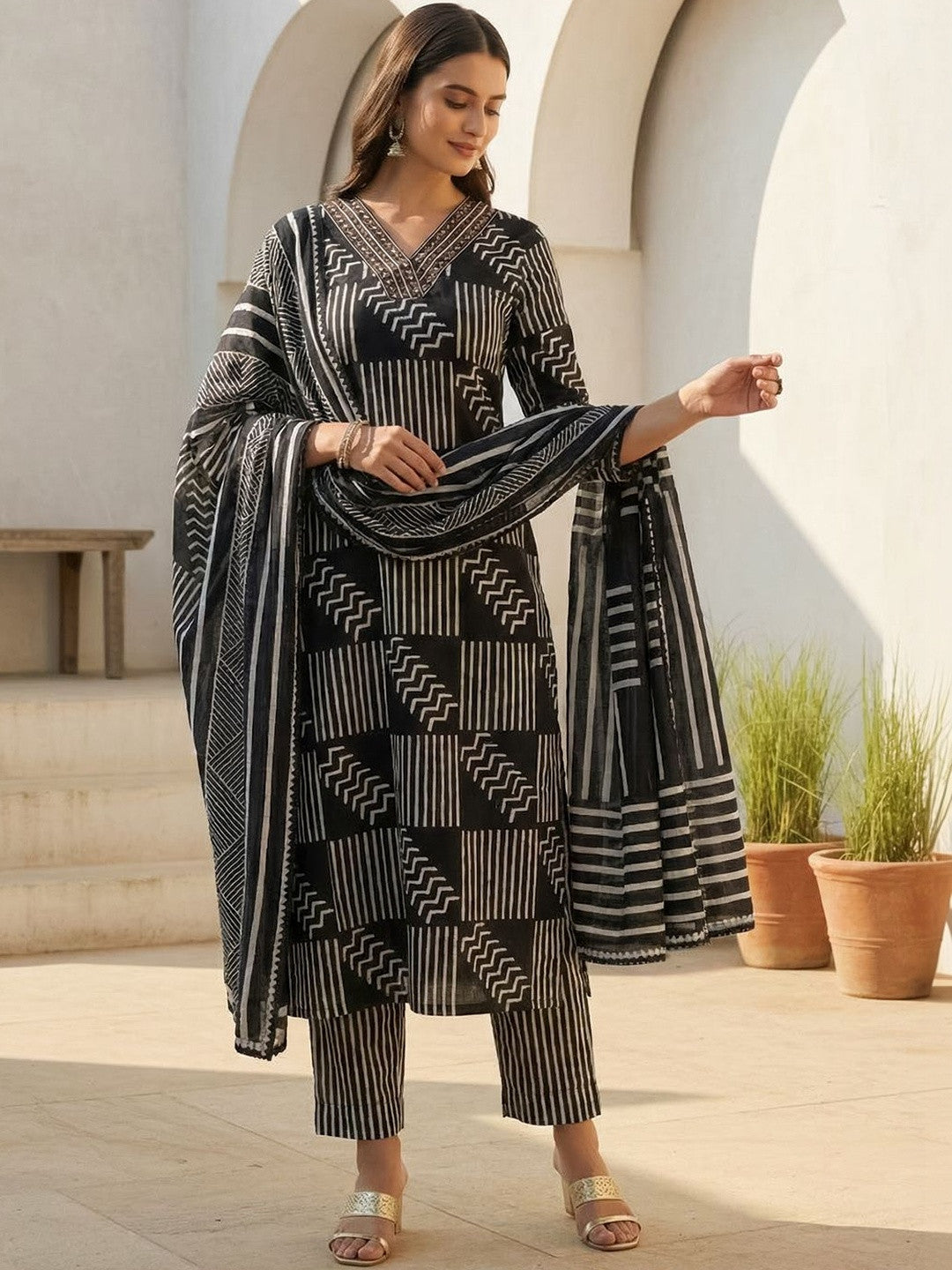Women Printed Regular Pure Cotton Kurta with Trousers & With Dupatta