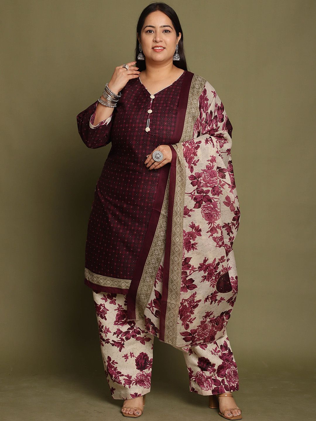 Dhiyona KL Women Geometric Printed V-Neck Regular Kurti with Salwar & Dupatta