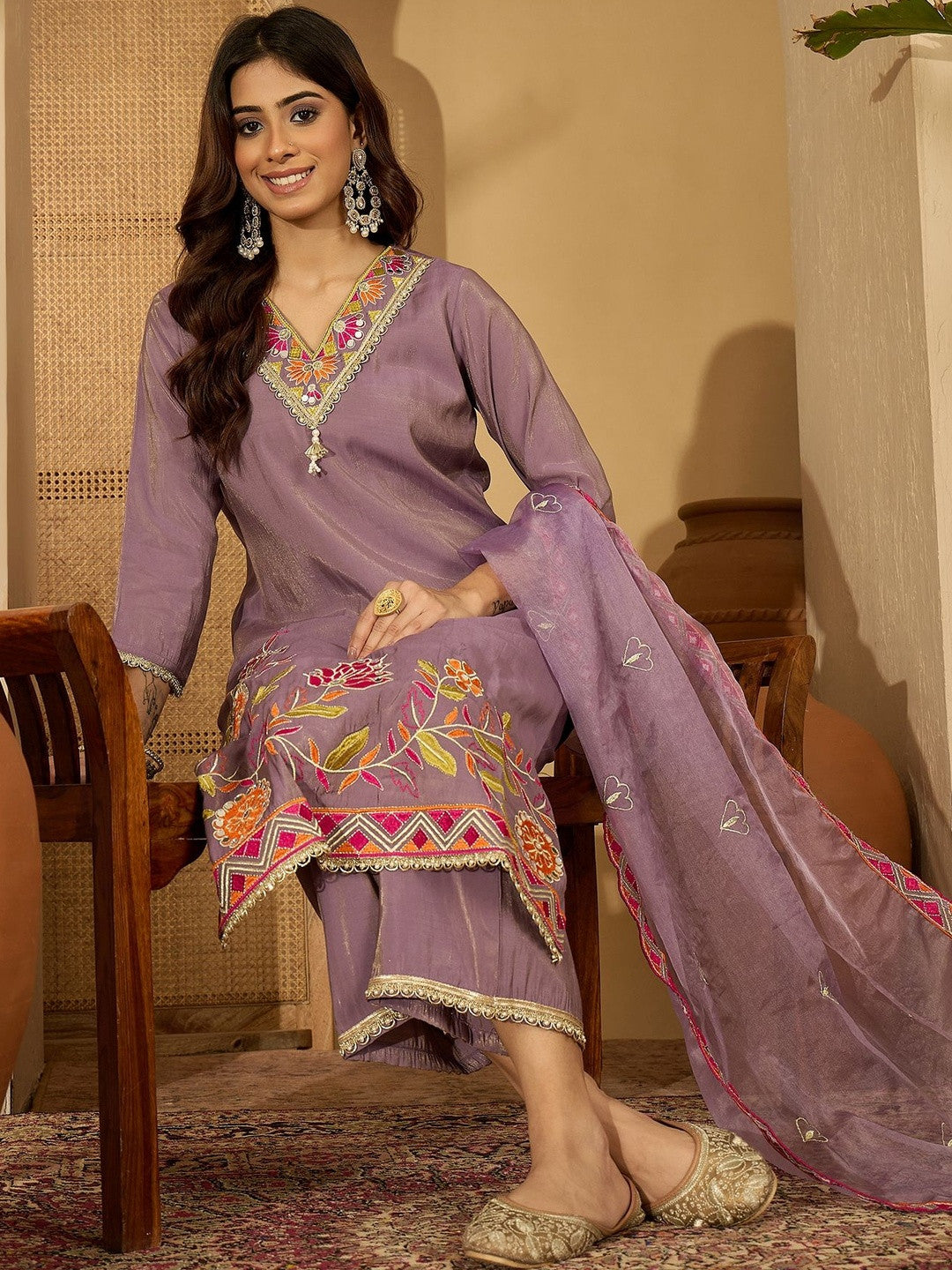 Dhiyona SN Embroidered V-Neck Kurta & Trousers Kurta Set