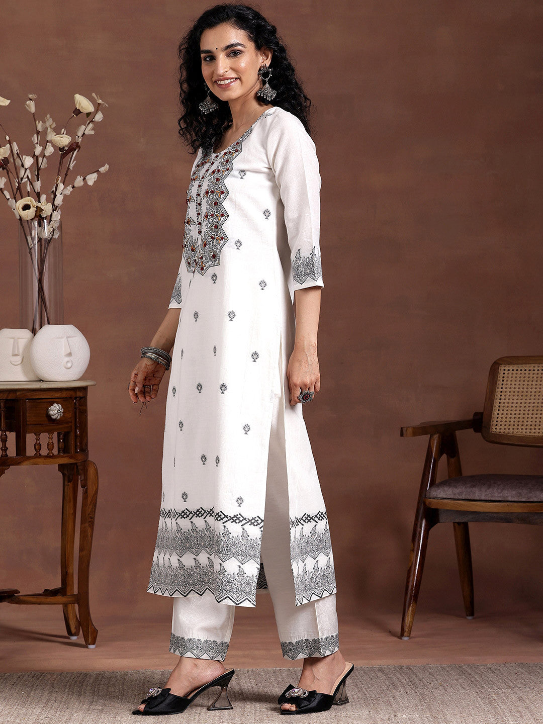 Women Ethnic Motifs Embroidered Regular Thread Work Linen Kurta with Trousers & With Dupatta