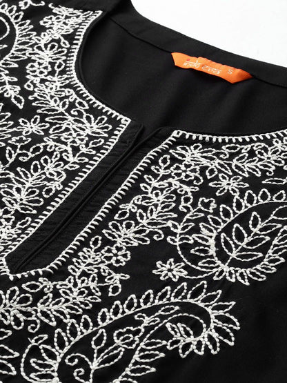 Dhiyona IE Women Paisley Embroidered Thread Work Kurta