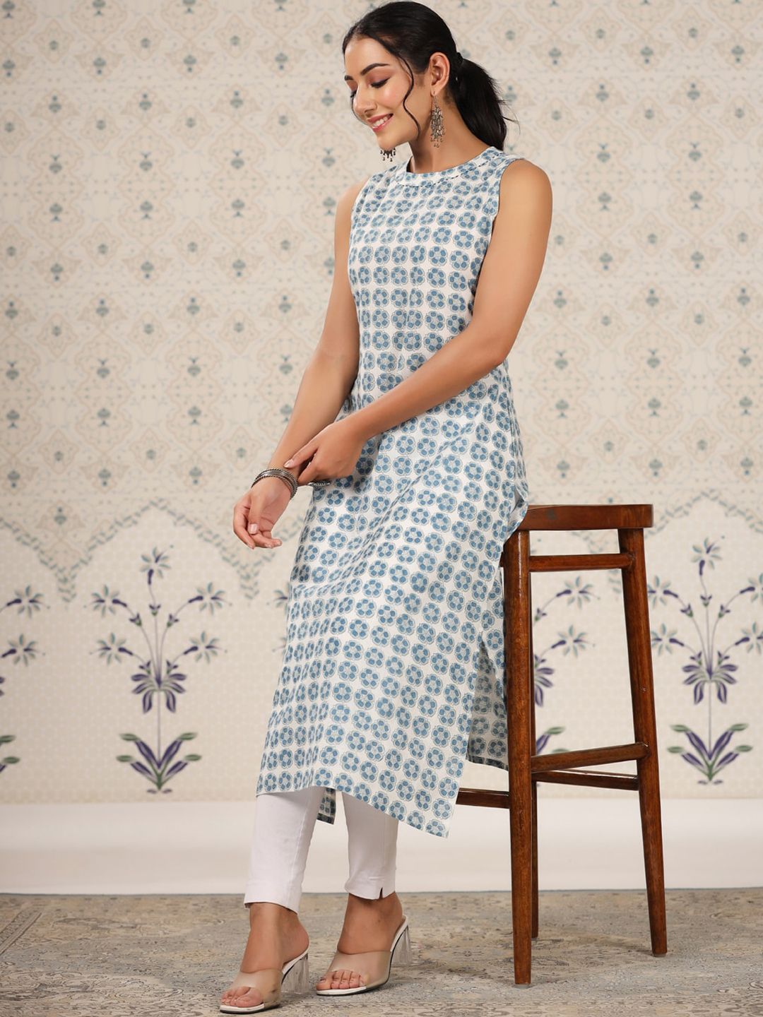 Dhiyona OD  Floral Printed Sleeveless A-Line Cotton Kurta