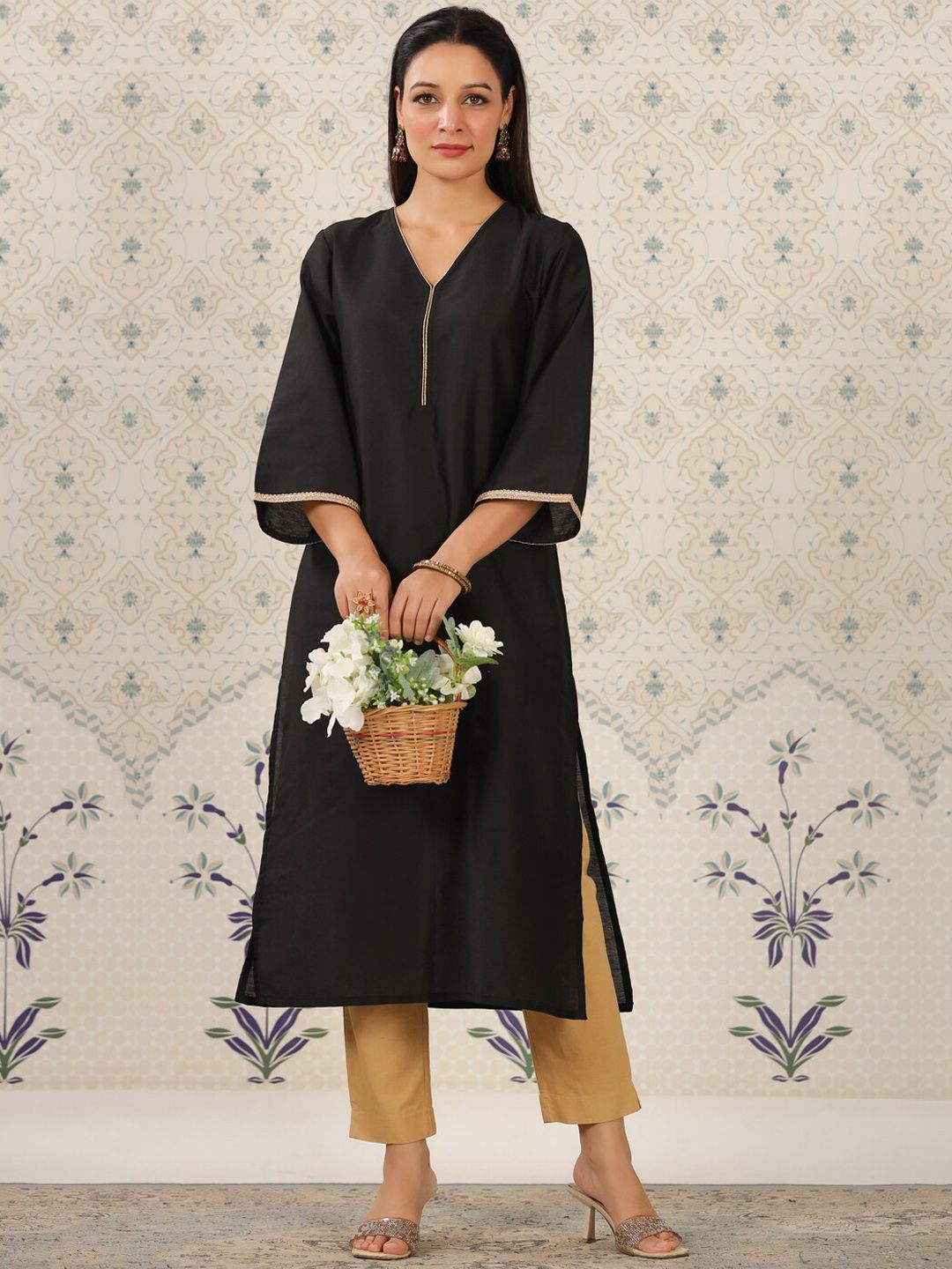 Dhiyona OD  V-Neck Flared Sleeves Straight Kurta