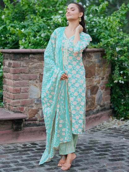 Floral Printed V-Neck Three-Quarter Sleeves Pure Cotton Kurta Set