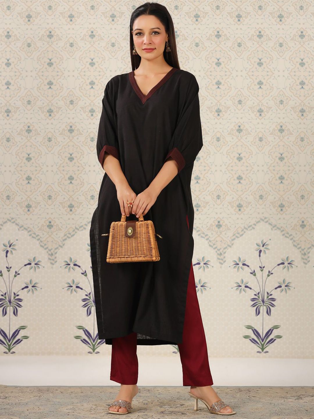 Dhiyona OD  V Neck Thread Work Kurta
