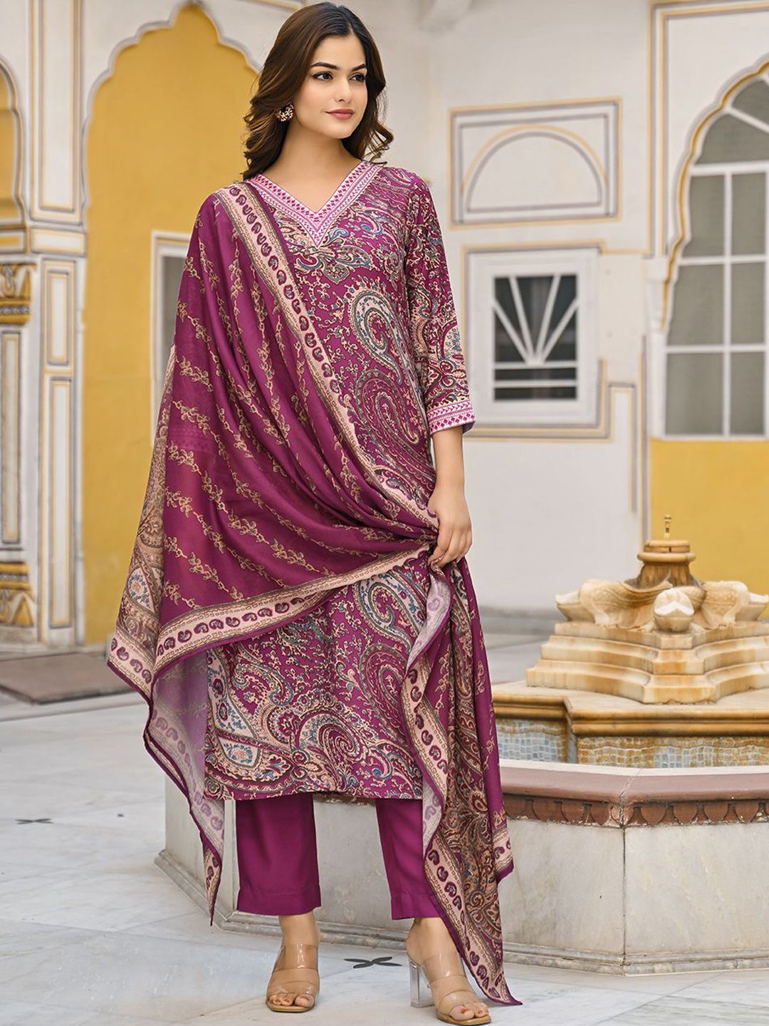 Dhiyona KL Women Paisley Printed V-Neck Straight Kurta with Trousers & With Dupatta