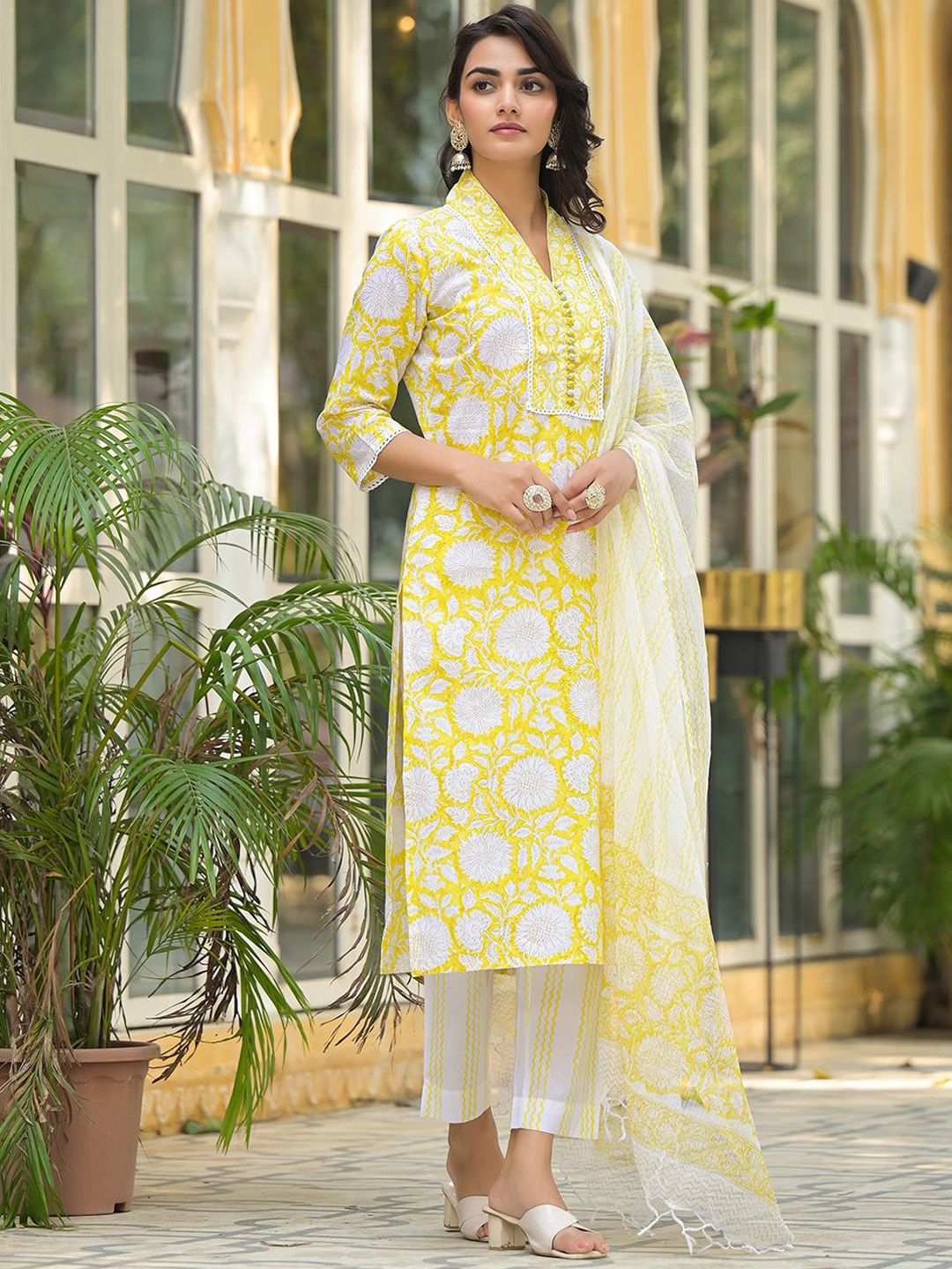 Dhiyona KL Floral Block Printed Pure Cotton V-Neck Straight Kurta with Trousers & Dupatta