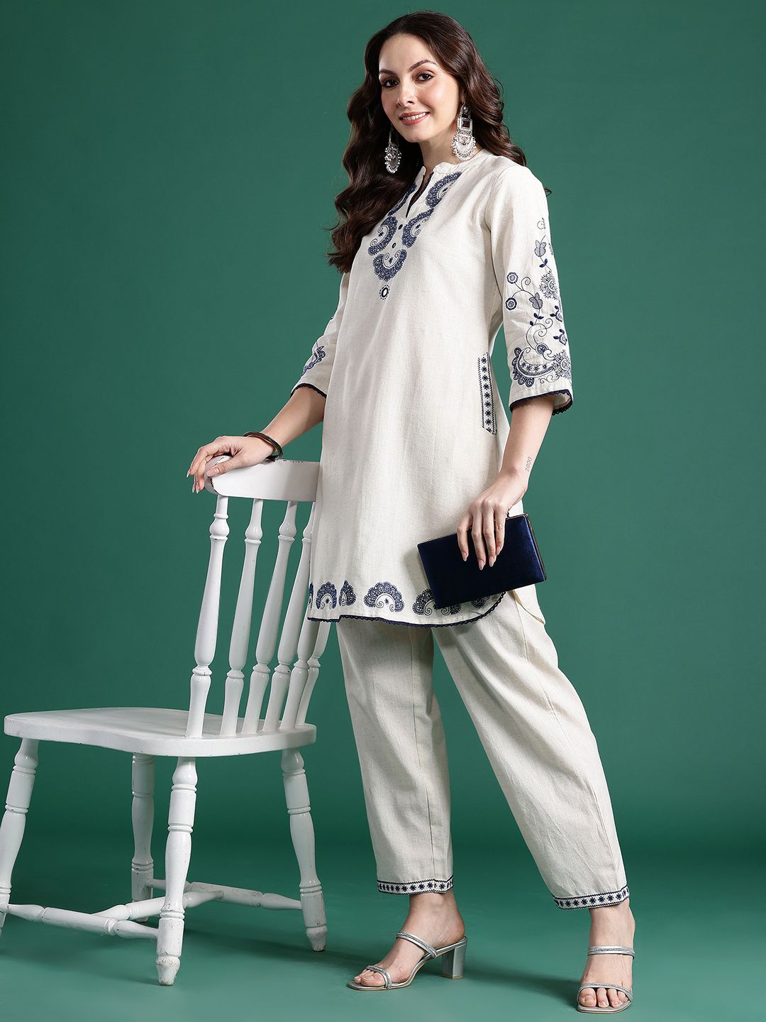 Dhiyona IE Ethnic Motifs Embroidered Regular Thread Work Kurta with Trousers